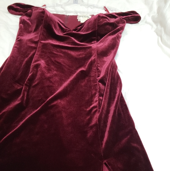 Velvet Grad Dress - Picture 4 of 5